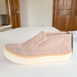 TOMS Paxton Mid-Top Suede Sneakers Taupe with Heel Tassel - Size 7.5